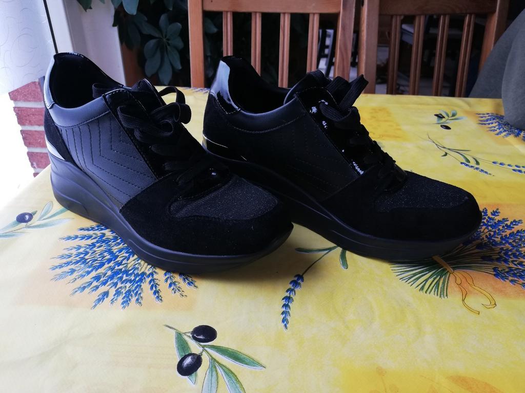 Chaussures dames (baskets montantes) pointure 38 Neuves, Vêtements | Femmes, Neuf, Enlèvement ou Envoi, Noir, Autres types