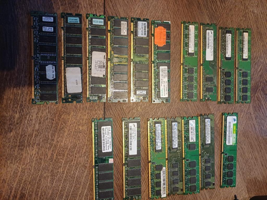oude pc-memorystick voor hobbyisten, Computers en Software, Desktop Pc's, Minder dan 4 GB, Minder dan 2 Ghz, Ophalen of Verzenden