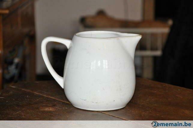 ancien pichet en faience blanche origine belge, Antiquités & Art, Enlèvement ou Envoi