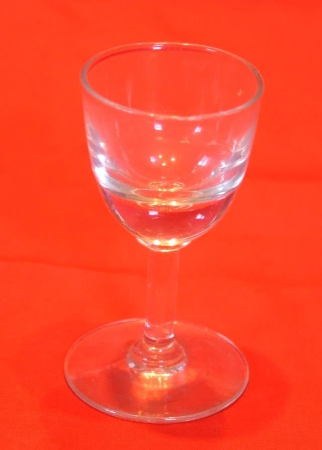 verre a liqueur avec petit pied guiochet (7), Enlèvement ou Envoi
