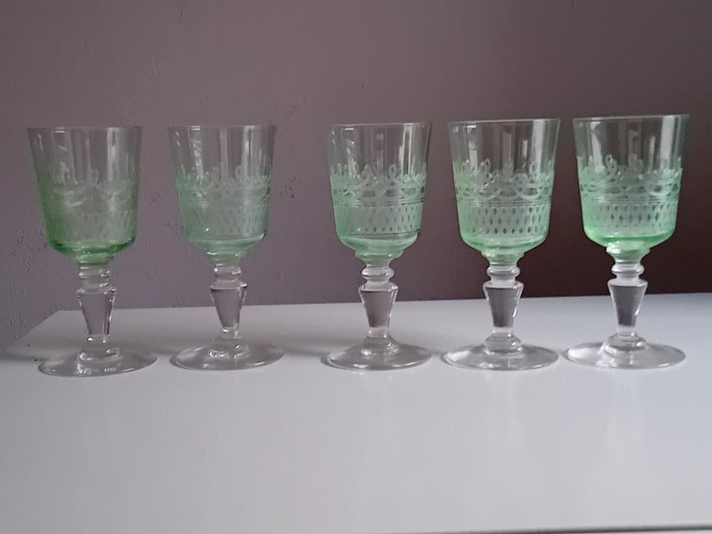 5 Verres à vin gravé en Ouraline Val saint Lambert, Antiquités & Art, Enlèvement ou Envoi