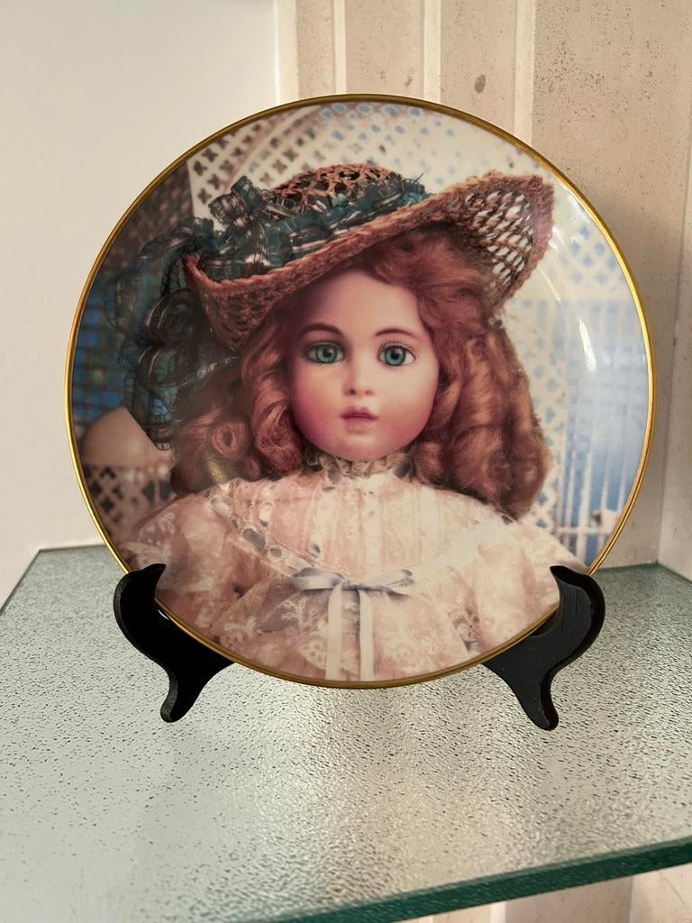 Mooi afgewerkt bord The Antique Doll, Ophalen of Verzenden