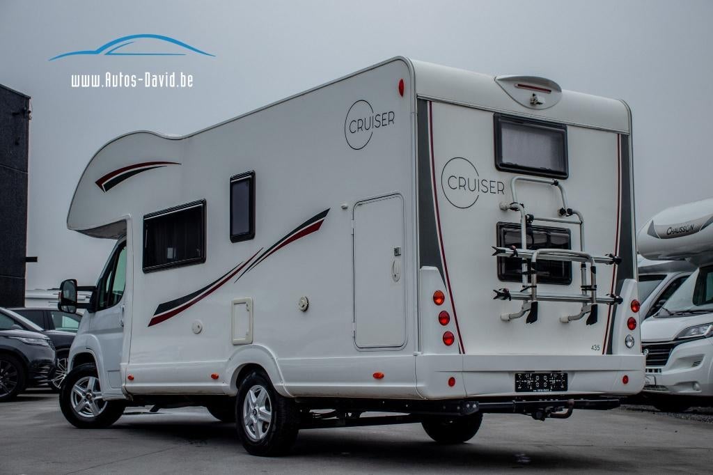 Alcôve PLA Cruiser H435 7 chambres/PANNEAU SOLAIRE/ATTELAGE, Caravanes & Camping, Camping-cars, Autres marques, 6 à 7 mètres, Boîte manuelle
