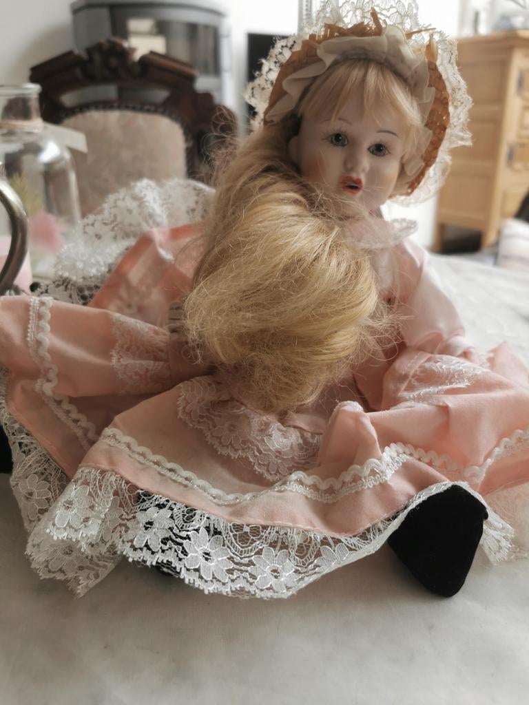 Très belle poupée ancienne entièrement en porcelaine, Enlèvement ou Envoi, Comme neuf, Poupée
