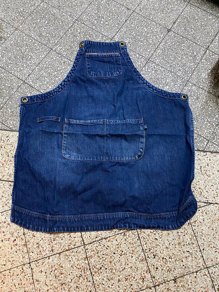 7 Denim serviceschorten voor café-resto..., Gedragen