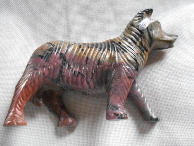 rhodocrosiet, hond, mooi beeld, Ophalen of Verzenden, Zo goed als nieuw, Dier