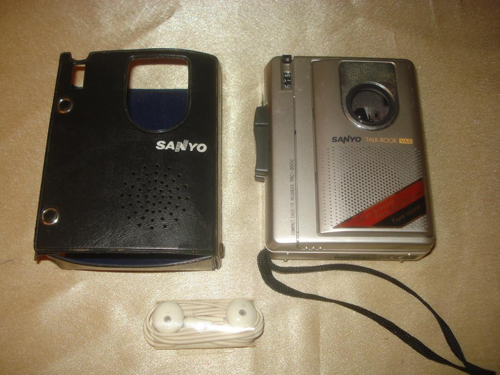 SANYO Walkman Cassette Recorder TRC-850C Vintage + Pochette, TV, Hi-fi & Vidéo, Walkman, Discman & Lecteurs de MiniDisc, Walkman ou Baladeur