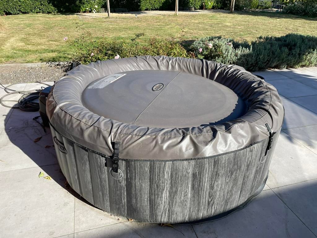 Intex Jaccuzzi 4 personen, Ophalen, Gebruikt, Filter, Opblaasbaar
