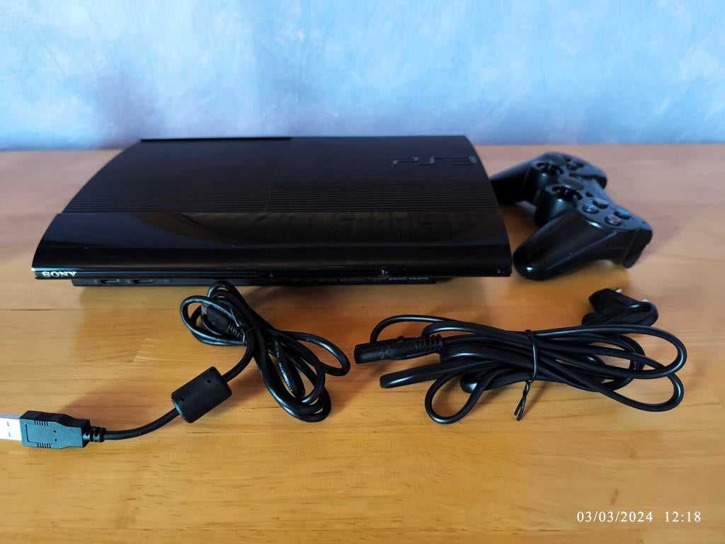 PlayStation 3 slim avec 2 manettes et des jeux., Ophalen, Met games, Met 2 controllers, Zo goed als nieuw