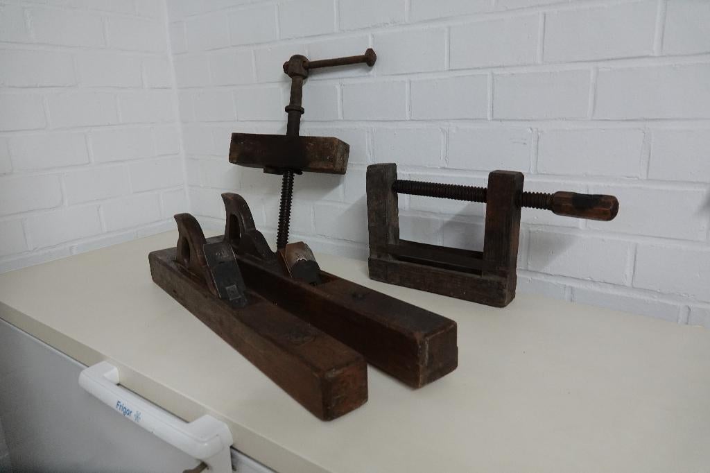 antiek houtbewerkingsgereedschap : 2 schaven & 2 lijmklemmen, Ophalen of Verzenden