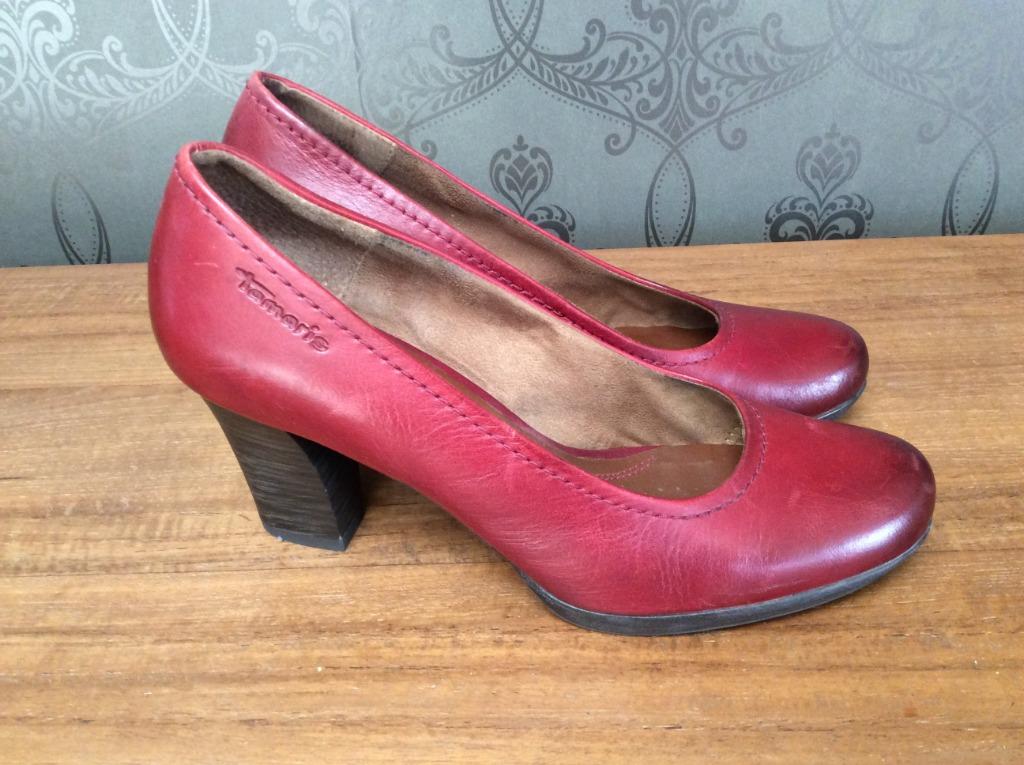 Rode pumps Tamaris 38, Tamaris, Pumps, Ophalen of Verzenden, Zo goed als nieuw