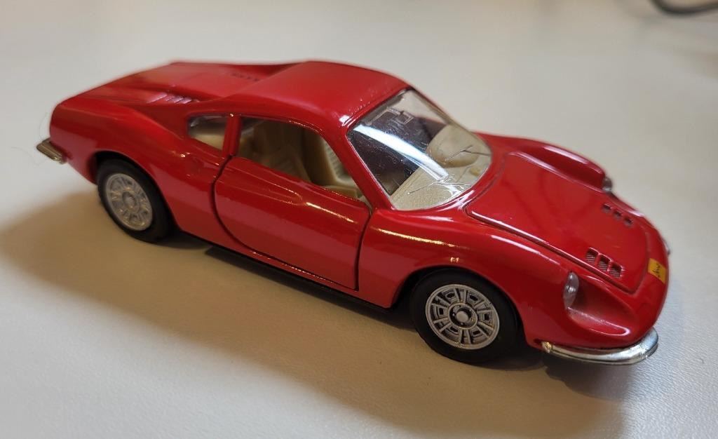 Modelauto Ferrari Dino 246GT rood 1:36, Kinderen en Baby's, Ophalen, Zo goed als nieuw