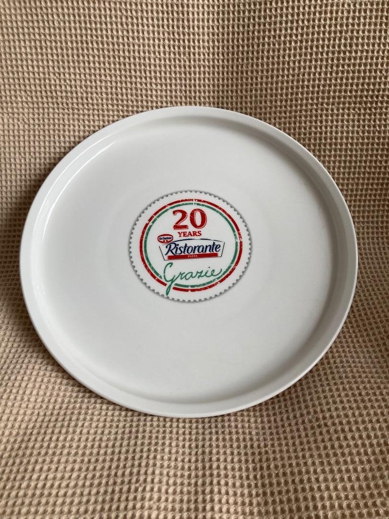 Pizza ristorante Dr. Oetker 20 years grazie pizzabord bord, Ophalen of Verzenden, Zo goed als nieuw, Bord(en), Overige stijlen