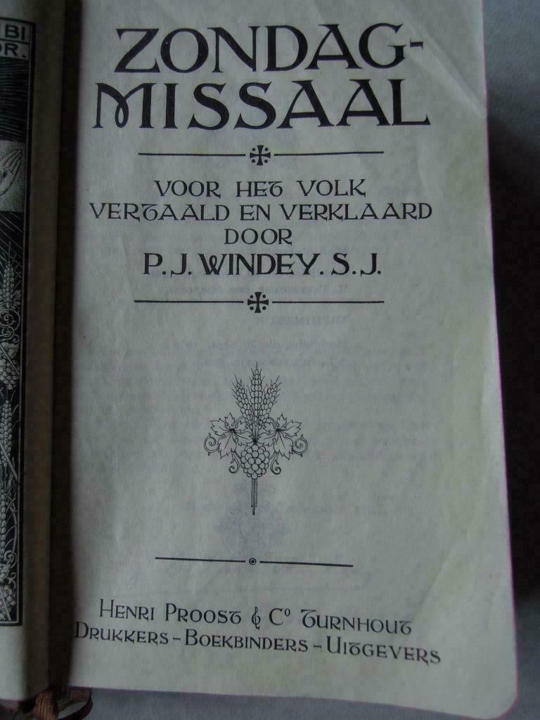 kerkboek zondagsmissaal voor het volk P.J. Windey 1947, Antiek en Kunst, Ophalen of Verzenden, Windey P.J.