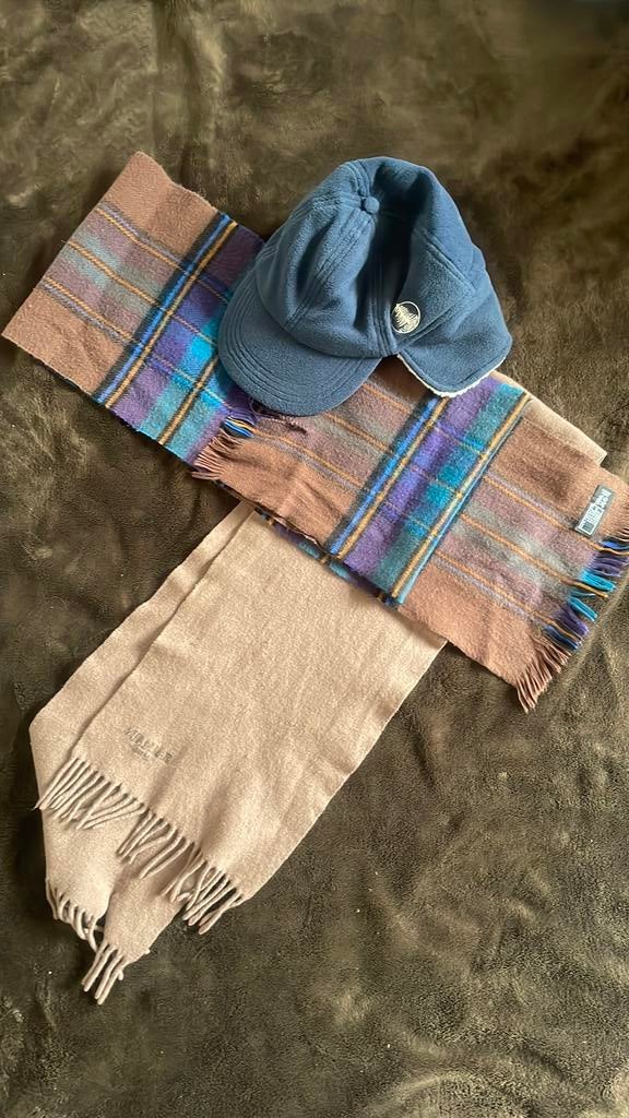 Set van 2 warme sjaals en een wintermuts maat 58, Kleding | Dames, Verzenden, Maat 42/44 (L), Atlas, Gedragen