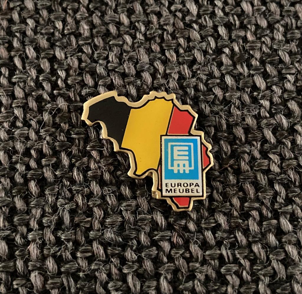 PIN - EUROPA MEUBEL - BELGIË - BELGIUM - BELGIQUE, Envoi, Utilisé, Marque, Insigne ou Pin's