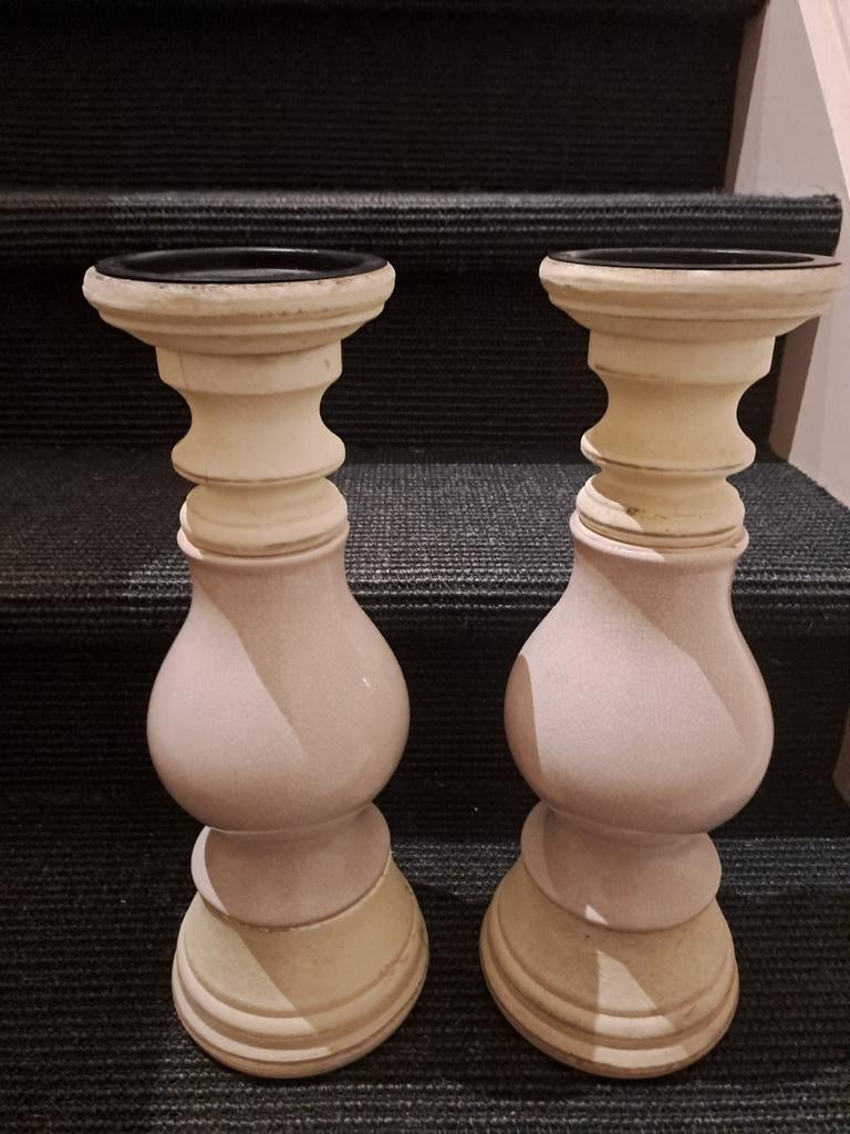 2 identieke, landelijke kandelaars, 24cm hgte, Huis en Inrichting, Ophalen, Hout