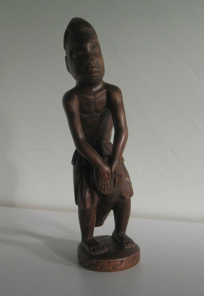 AFRIKAANSE  MAN  MET  TAM-TAM  -  4056, Antiek en Kunst, Ophalen