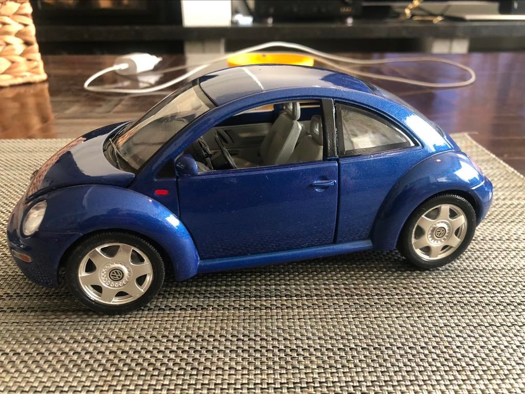 Volkswagen new beetle coccinelle cox 1/18 burago, Enlèvement, Utilisé, Voiture, Burago