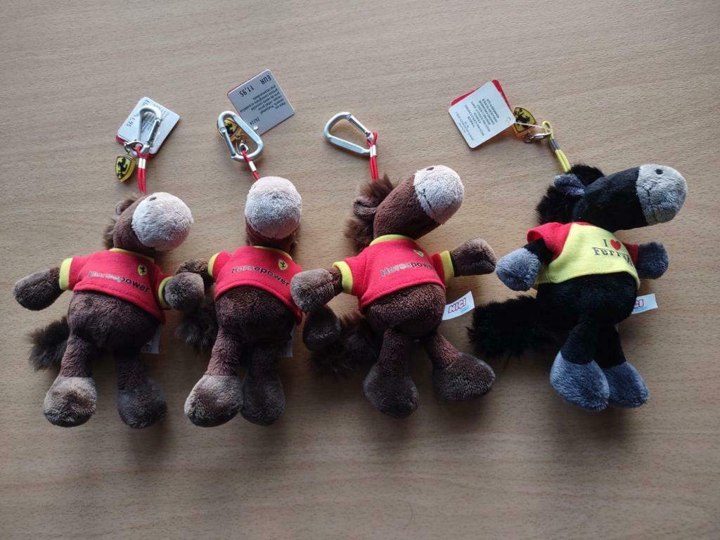 diverse sleutelhangers met knuffels aan, Ophalen, Zo goed als nieuw