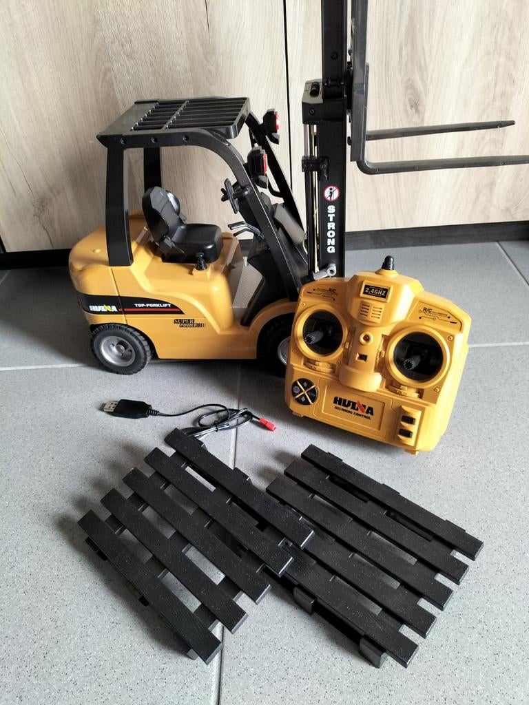 Grote heftruck met afstandsbediening en geluid..45€, Enlèvement