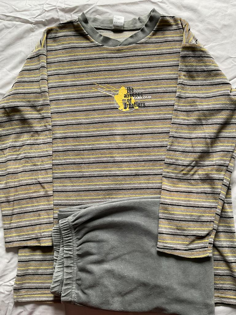 Gestreepte fluweelzachte pyjama maat 176, Ophalen of Verzenden, Nacht- of Onderkleding