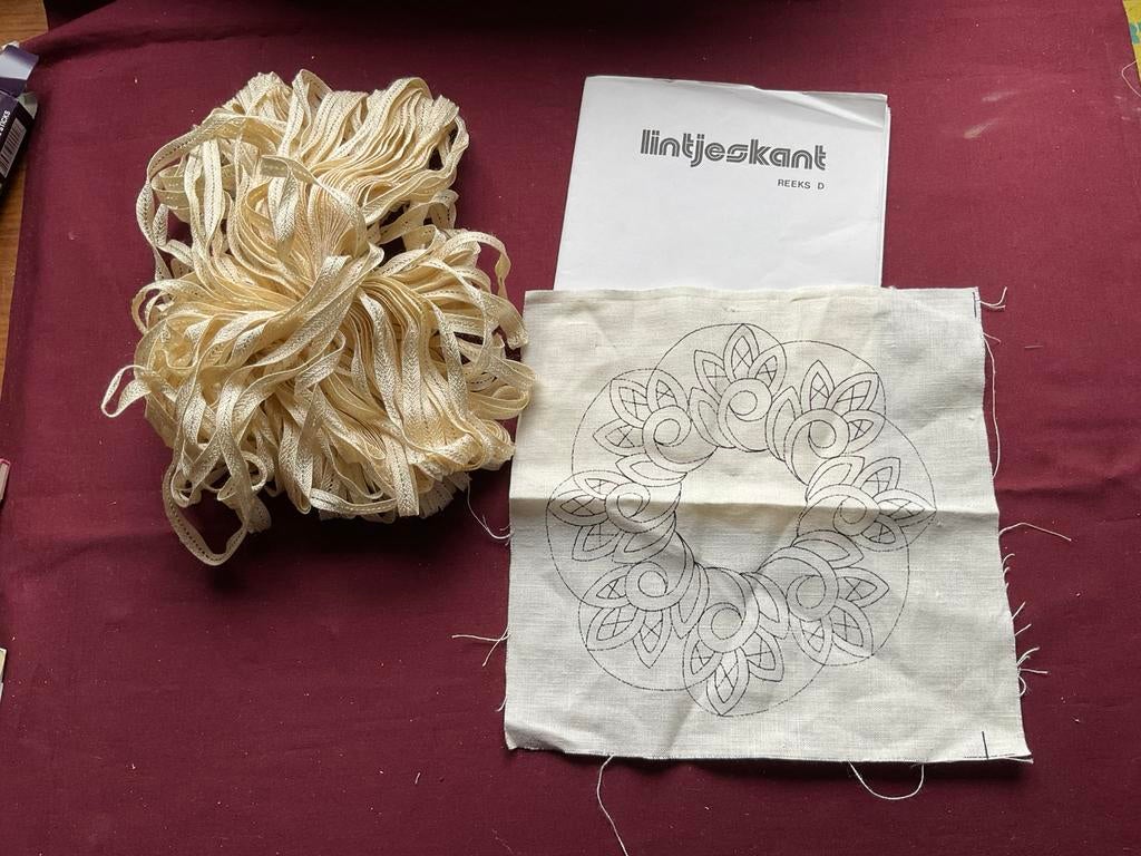 Rubans en dentelle, Hobby & Loisirs créatifs, Dentelle, Enlèvement ou Envoi, Comme neuf