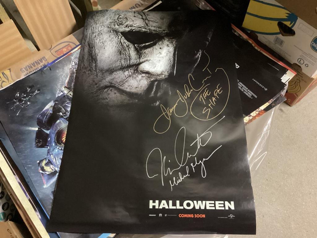 2 Handtekeningen op poster Halloween 2018, Collections, Posters & Affiches, Comme neuf, Cinéma et TV, Enlèvement ou Envoi