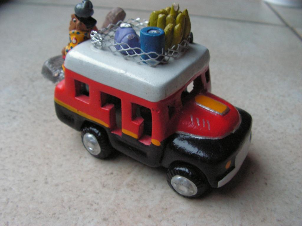 Petit bus fabriqué à la main en argile (Brésil)., Enlèvement ou Envoi