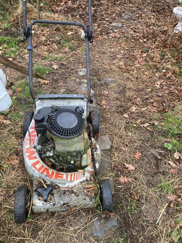 Oude grasmachine, Ophalen, Gebruikt, Benzine-grasmaaier, Viking