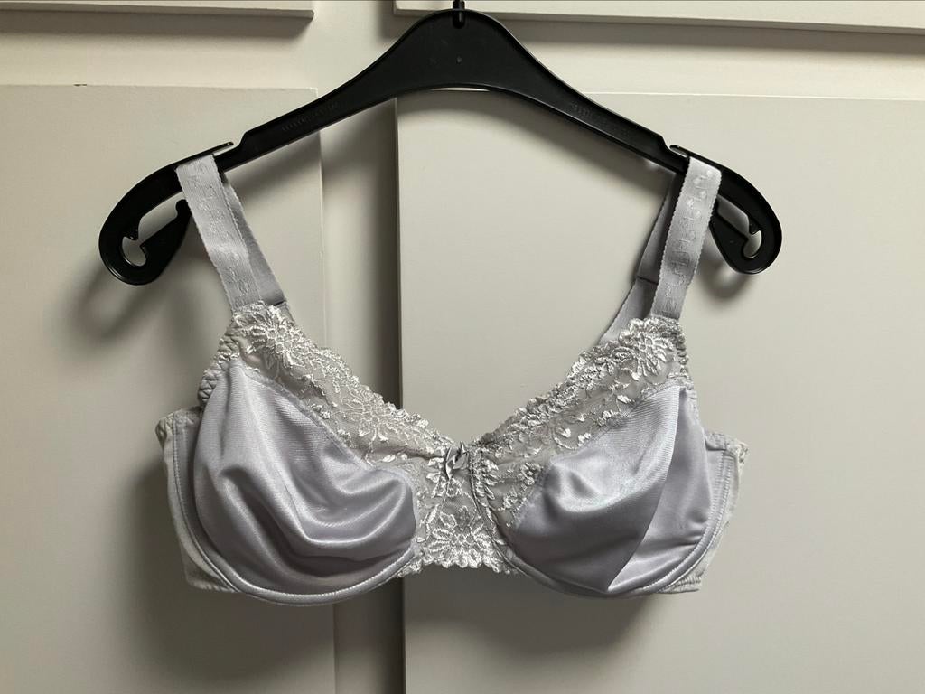 BH Triumph 85D Nieuw!, Kleding | Dames, Ophalen of Verzenden, BH