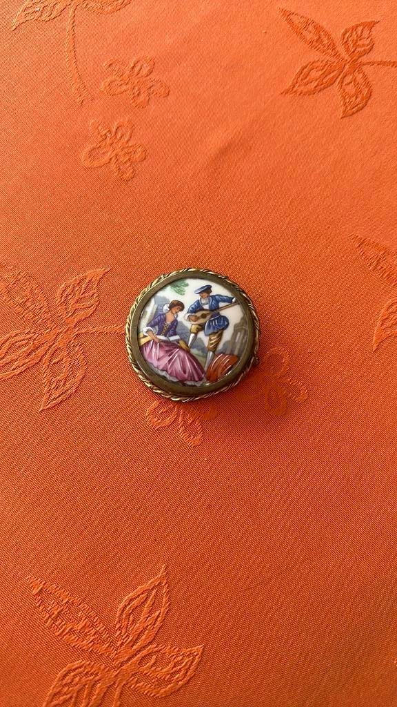 Broche Limoges, Enlèvement
