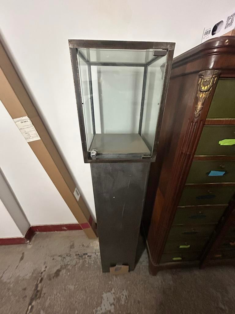 Vitrine bijoux, Enlèvement