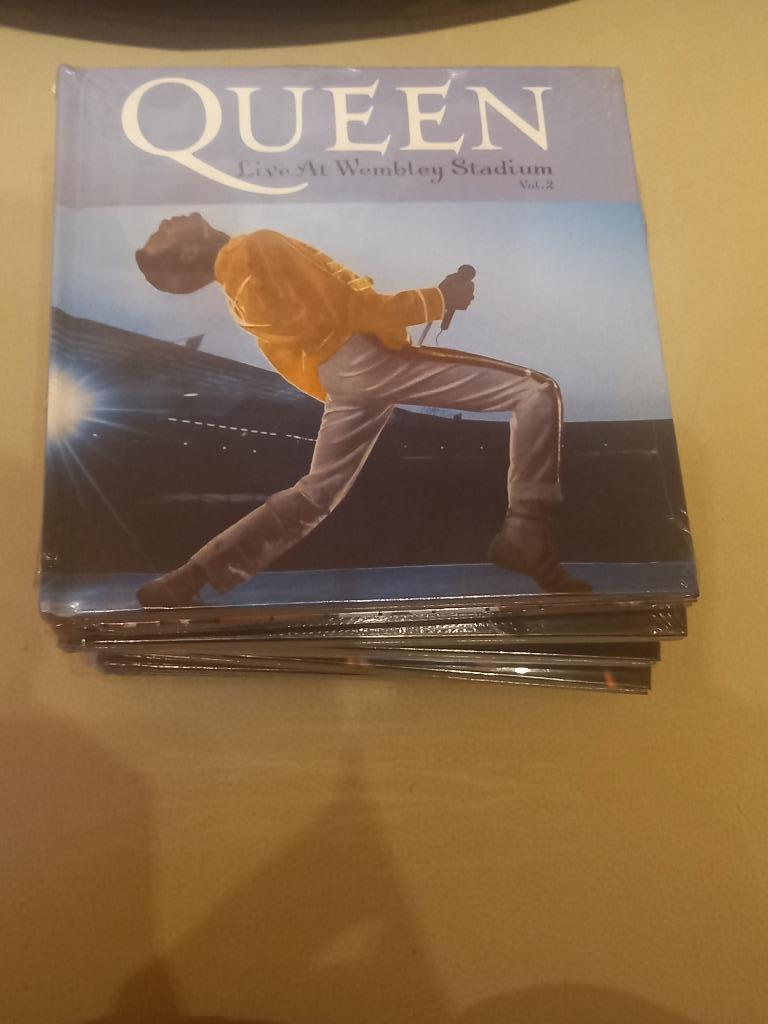 11 Boeken met Cd van Queen, Enlèvement ou Envoi, Neuf, dans son emballage, Autres genres