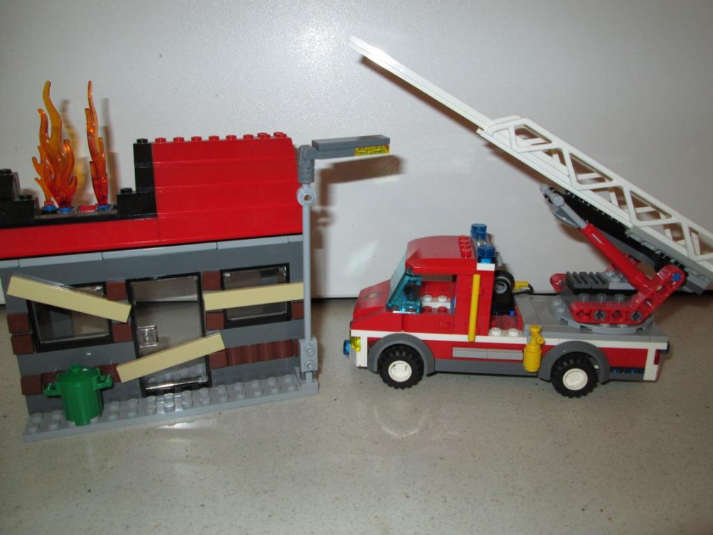 Lego nr.MK 60003 brandweerwagen en brandend huis, Ophalen of Verzenden, Zo goed als nieuw, Complete set, Lego