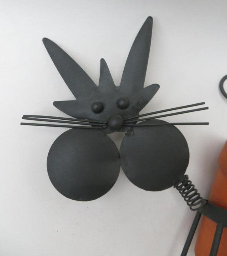 bloempot in mat zwarte metalen staander, Tuin en Terras, Ophalen of Verzenden, Zo goed als nieuw, Minder dan 25 cm, Metaal