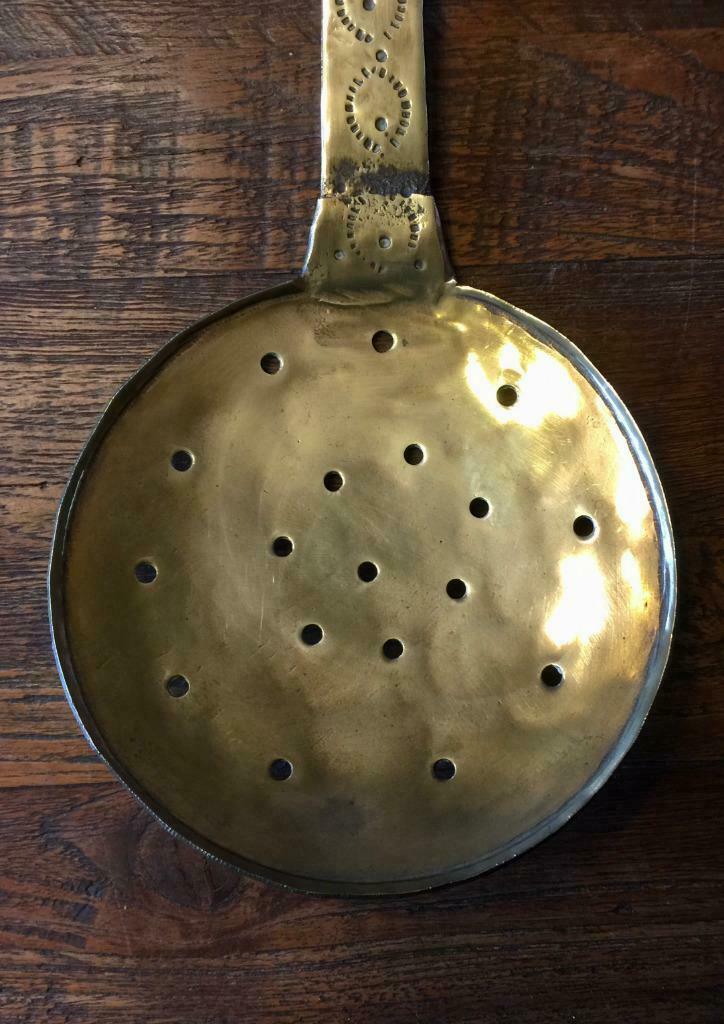Ancienne écumoire en cuivre XVIIIe siècle, Enlèvement ou Envoi