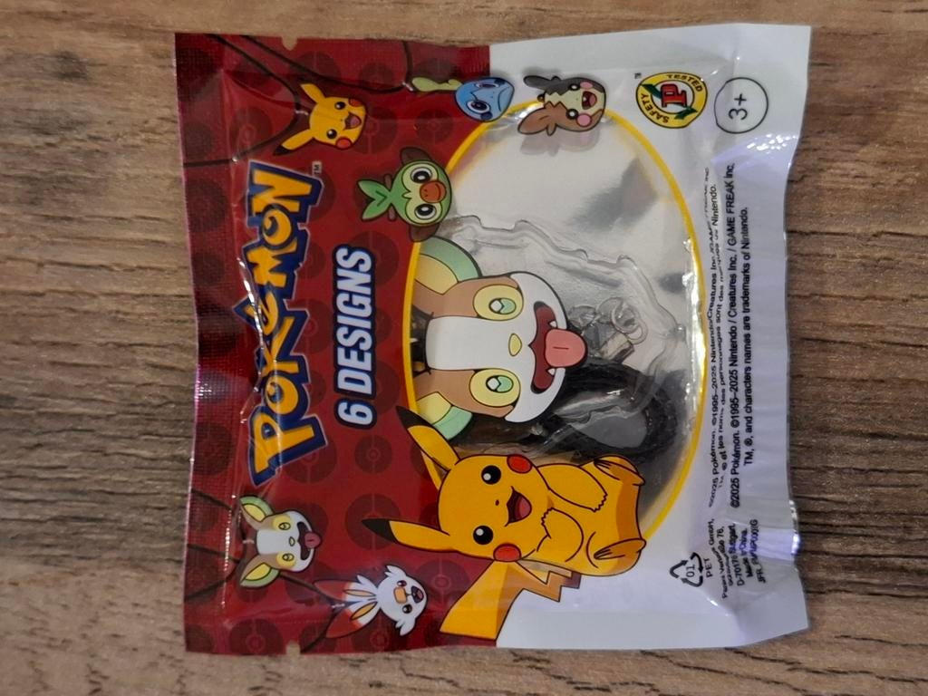 Pendentif Pokémon, Hobby & Loisirs créatifs, Jeux de cartes à collectionner | Pokémon, Envoi, Comme neuf