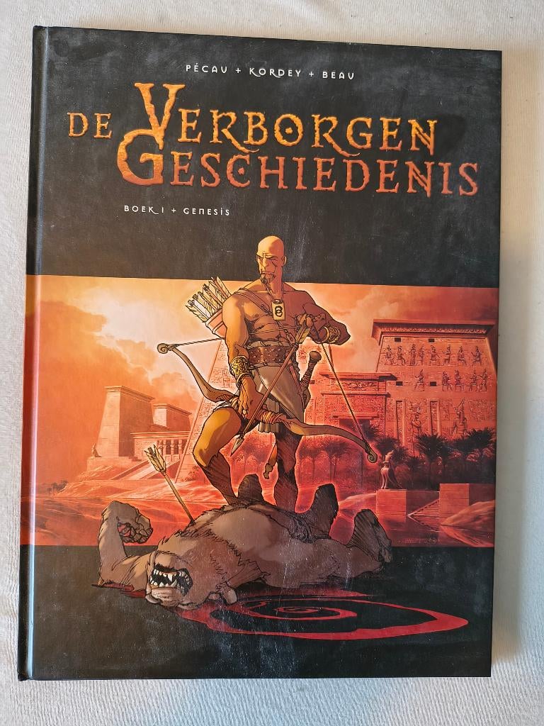 HC De verborgen geschiedenis 1 - Genesis, Boeken, Stripverhalen, Eén stripboek, Ophalen of Verzenden, Zo goed als nieuw, Pecau, Kordey, Beau