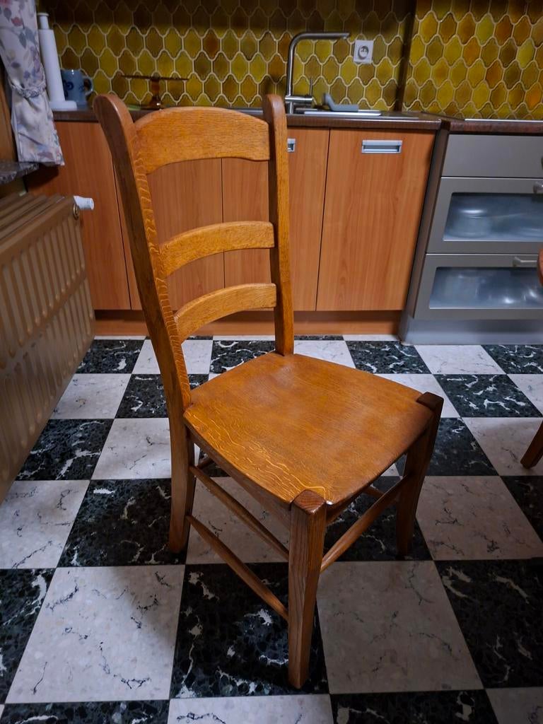 Houten stoelen 6 stuks: GRATIS, Ophalen