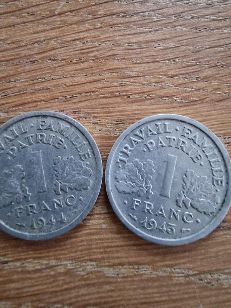 une pièce de 1 franc de l'État français de Vichy 1944 et 194, Enlèvement ou Envoi