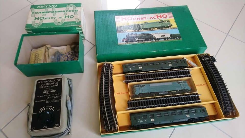 Train électrique Hornby-Acho - décors et wagons, Autres marques, Courant alternatif, Enlèvement, Utilisé