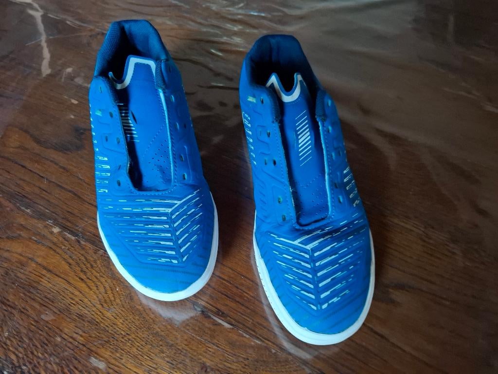 Zaalvoetbal schoenen  blauw maat 40, Sport en Fitness, Voetbal, Ophalen, Zo goed als nieuw, Schoenen