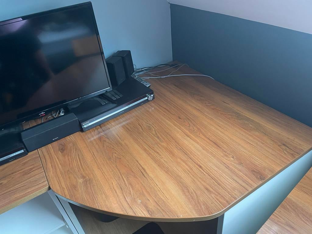 Degelijke hoekbureau., Ophalen