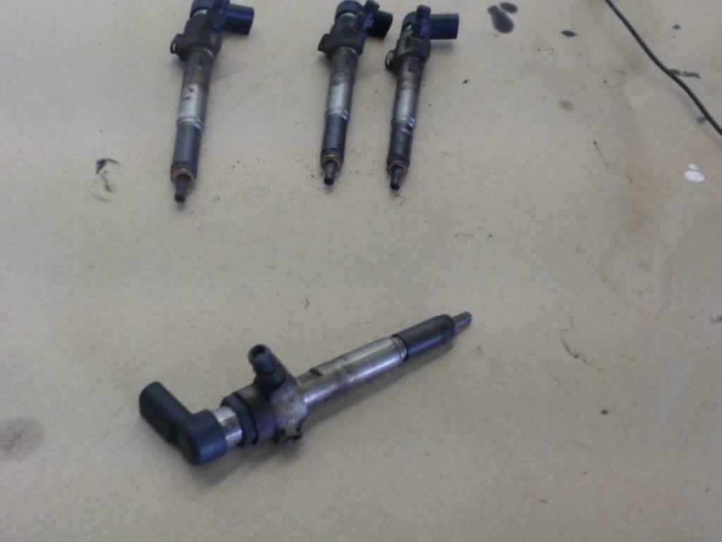 injecteur  siemens  8200380253 renault  scenic 2, Auto-onderdelen, Motor en Toebehoren, Renault, Ophalen of Verzenden