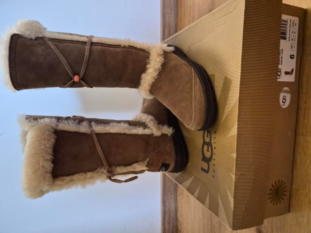 Bottes hautes UGG, Enlèvement, Neuf, Beige