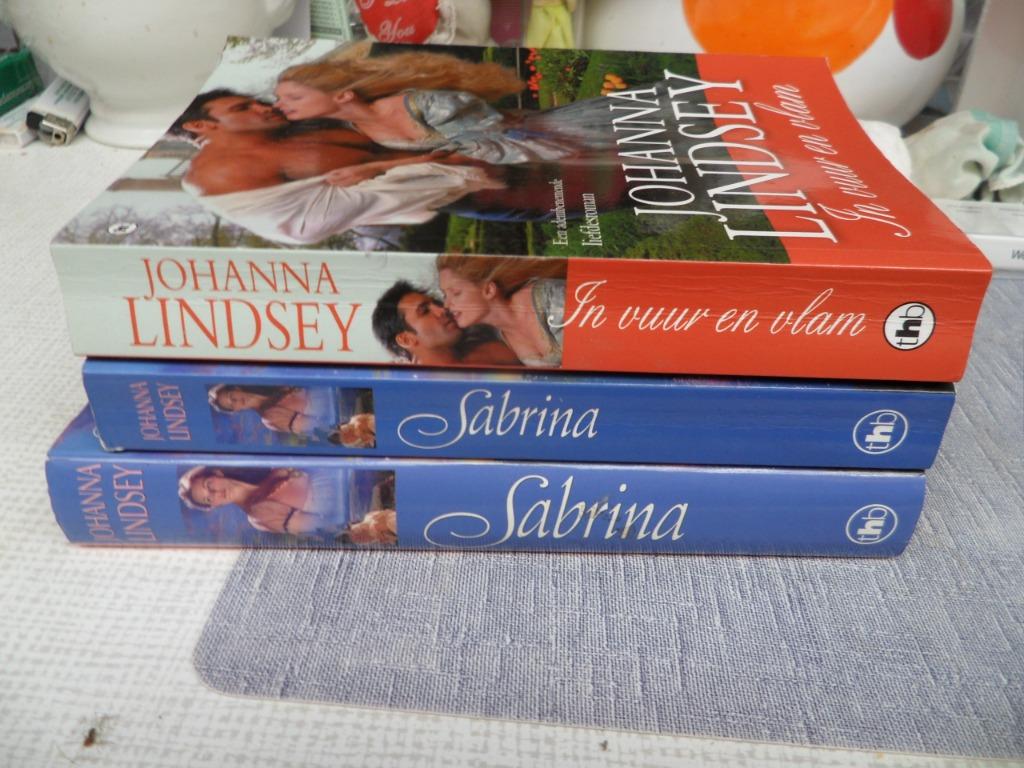 keuze uit 2 boeken johanna lindsey, Boeken, Verzenden, Zo goed als nieuw