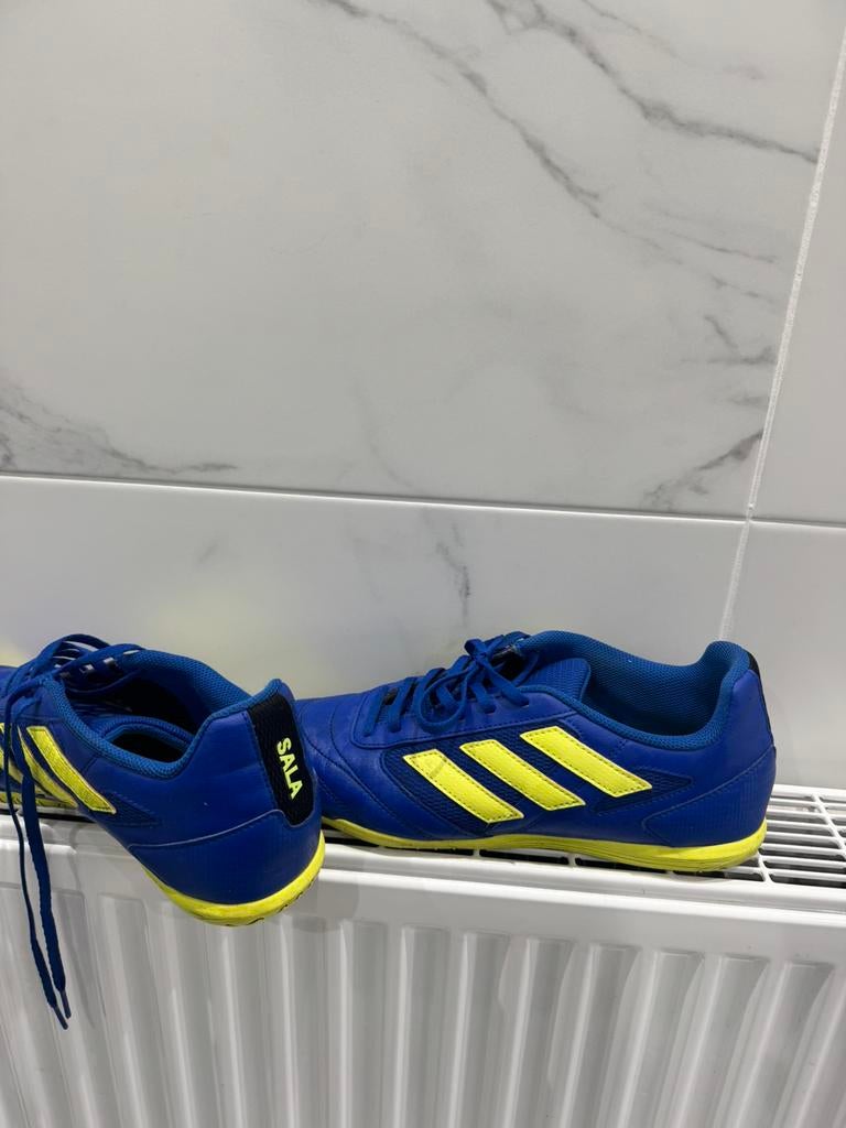 Adidas zaalvoetbal, Sport en Fitness, Voetbal, Ophalen, Zo goed als nieuw