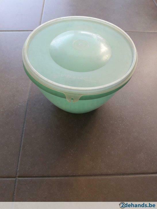 tupperware doos groen 13,5 cm Hoog en doormeter boven 18 cm, Gebruikt