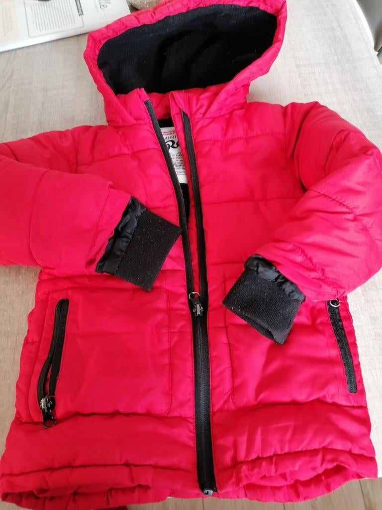 Winterjas met kap voor jongens rood merk rebel maat 98, Garçon, Rebel, Enlèvement, Utilisé